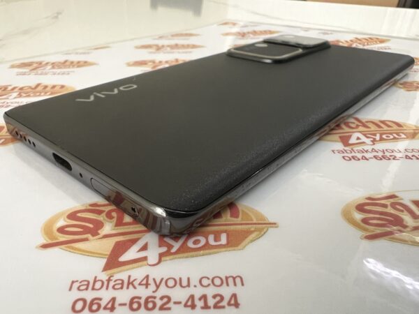 ขายถูกๆ Vivo V30 5G Ram12GB Rom256GB สภาพสวย87% เครื่องมีรอยนิดหน่อยตามการใช้งานโดยรวมแล้วสวย สีดำ อุปกรณ์ไม่มีนะครับ ไม่ติดสัญญารายเดือน ประกันหมดแล้ว - Image 4