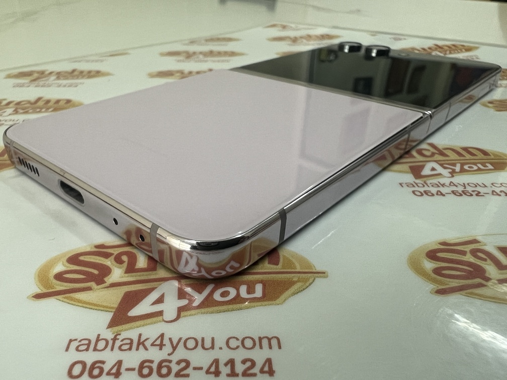ขายถูกๆ Samsung Z Flip 5 5G Ram8GB Rom256GB สภาพสวย88% เส้นพลาสติ๊กขอบจอมีรอยแตกนิดนึงมองแทบไม่เห็น สีPurple ไม่ติดสัญญา ประกันหมดแล้ว - Image 4