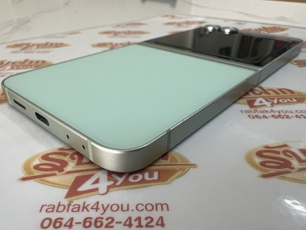 ขายถูกๆ Samsung Z Flip 6 5G Ram12GB Rom256GB สภาพสวย89% ขอบมีรอยนิดหน่อยตามรูป สีGreen อุปกรณ์ไม่มีนะครับ ไม่ติดสัญญา ประกันCare+หมด 24 มิถุนายน 2569 - Image 4