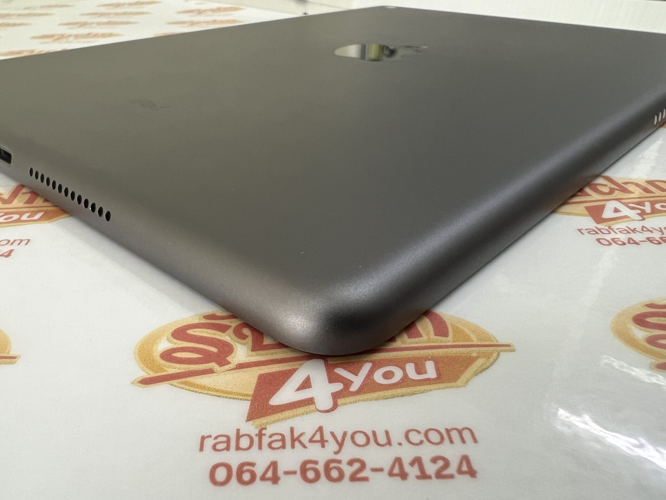 ขายถูก iPad Gen 8 WiFi 32GB สภาพสวย92% มีรอยขนแมวนิดหน่อยมองแทบไม่เห็นโดยรวมแล้วสวย สุขภาพแบต88% สีSpace gray ศูนย์ไทย อุปกรณ์ไม่มีนะครับ ไม่ติดiCloud - Image 4