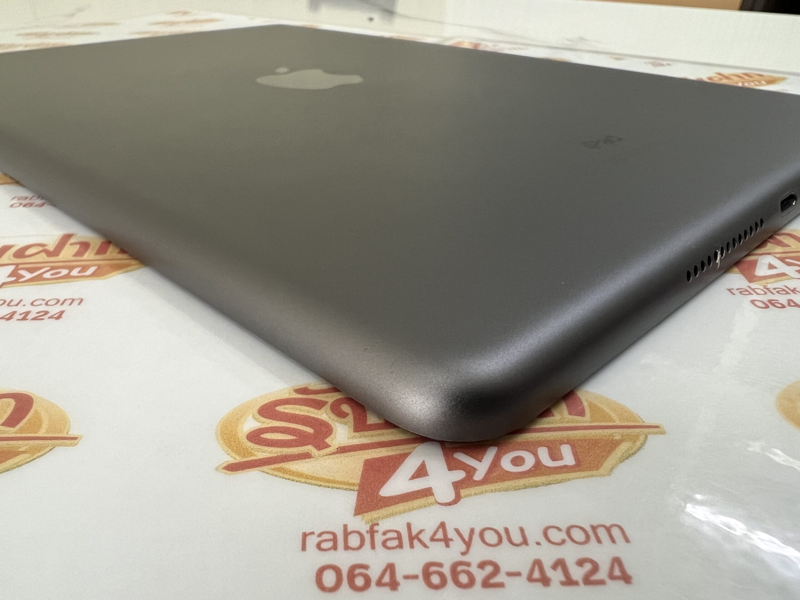 ขายถูก iPad Gen 8 WiFi 32GB สภาพสวย92% มีรอยขนแมวนิดหน่อยมองแทบไม่เห็นโดยรวมแล้วสวย สุขภาพแบต88% สีSpace gray ศูนย์ไทย อุปกรณ์ไม่มีนะครับ ไม่ติดiCloud - Image 5