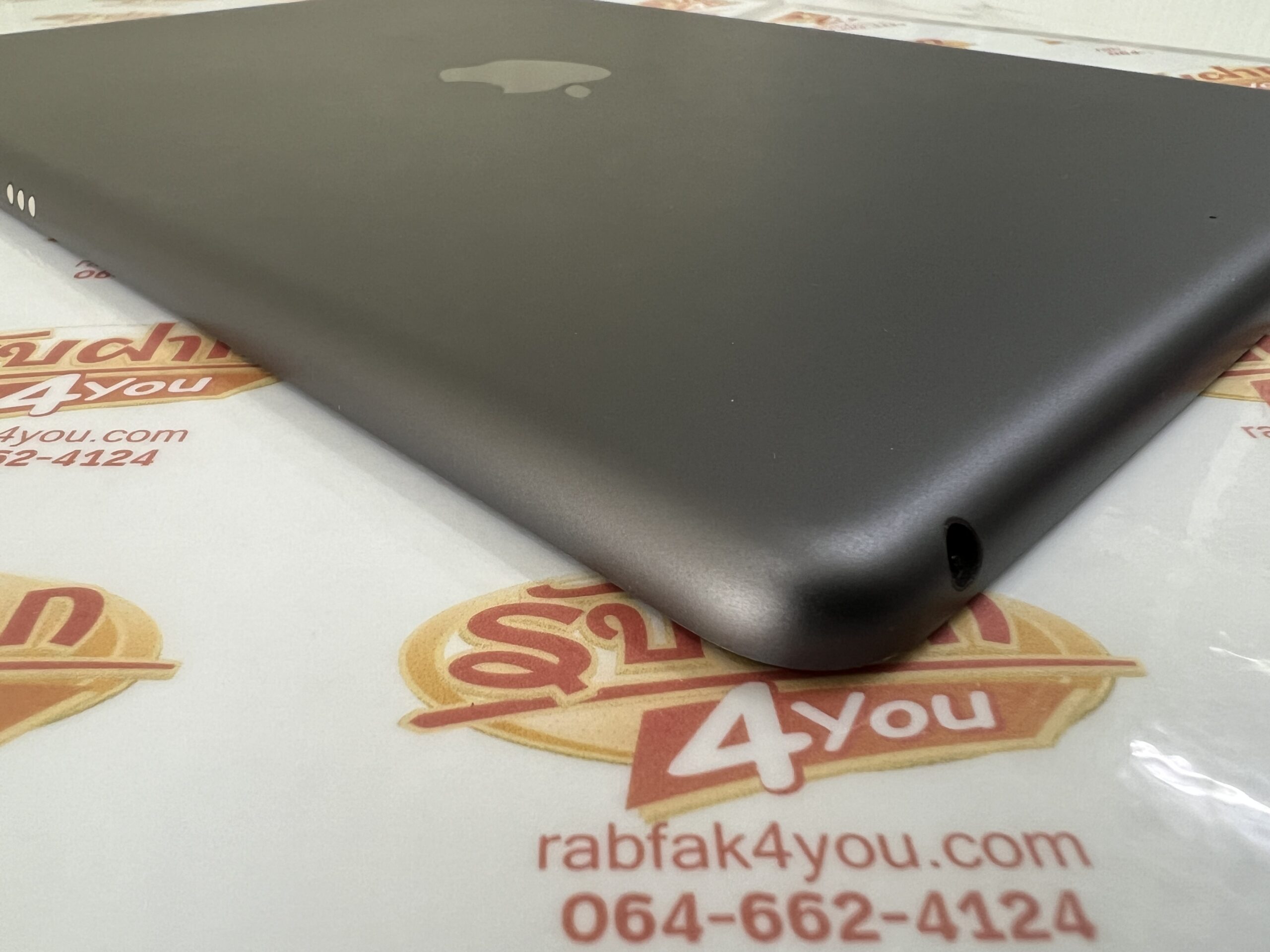 ขายถูก iPad Gen 8 WiFi 32GB สภาพสวย92% มีรอยขนแมวนิดหน่อยมองแทบไม่เห็นโดยรวมแล้วสวย สุขภาพแบต88% สีSpace gray ศูนย์ไทย อุปกรณ์ไม่มีนะครับ ไม่ติดiCloud - Image 7