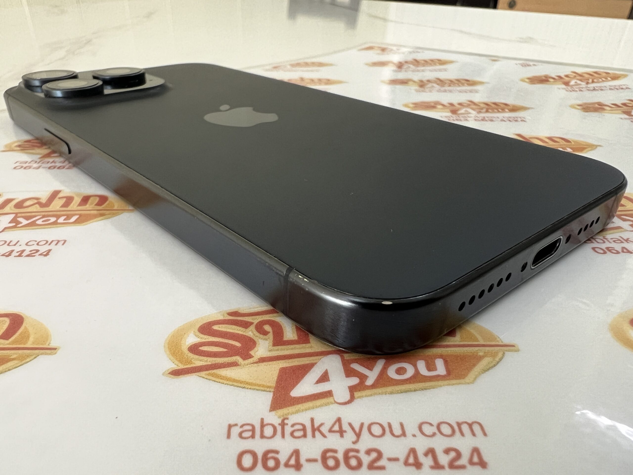 ขายถูก iPhone 15 Pro Max 256GB สภาพ79% เปลี่ยนจอเทียมมาและจอร้าวด้วยนะครับ(แต่ใช้งานได้ครับ) สุขภาพแบต75% สีBlue ศูนย์ไทย อุปกรณ์ไม่มีนะครับ ไม่ติดiCloud - Image 5